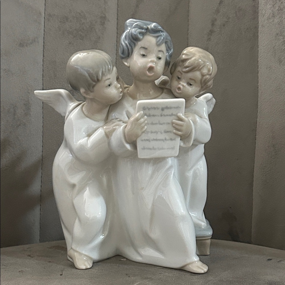 Lladro 4542 Singing Angels Figurine  3 choir angel cherub children